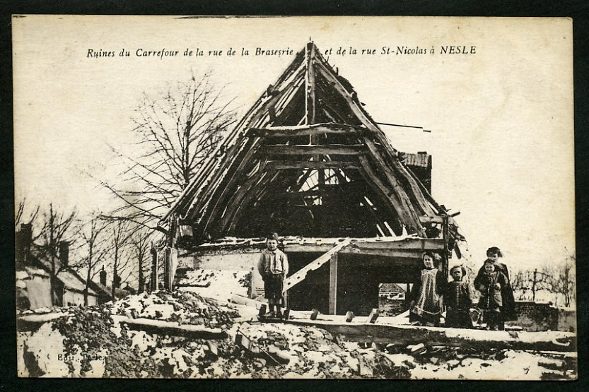 80 - NESLE - Ruines Du Carrefour De La Rue De La Brasserie Et De La Rue St-Nicolas à NESLE - Nesle