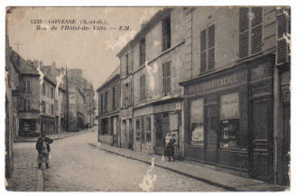 GONESSES - Rue De L´Hôtel De Villes      (Etat : Lire Le Commentaire) - Gonesse