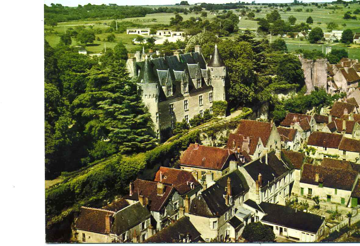 37 - MONTRESOR-  VUE AERIENNE PANORAMIQUE -chateau Et Ville - N°37157 - Montrésor