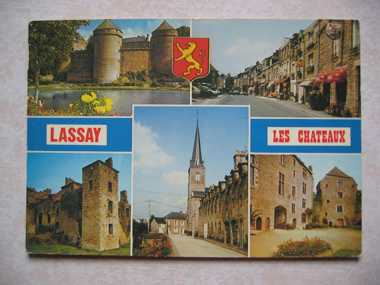 Lassay : Le Château Féodal, La Rue Principale,le Château Du Bois Thibault, Cour Intérieure Du Château, L´église - Lassay Les Chateaux