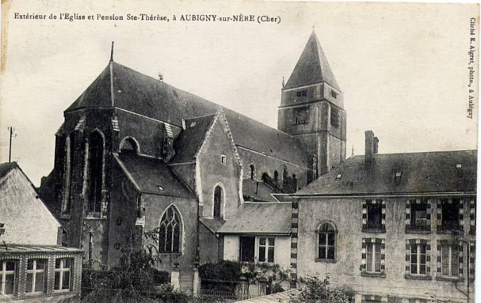 Extérieur De L'Eglise Et Pension Ste-Thérèse, à Aubigny-sur-Nère - Aubigny Sur Nere