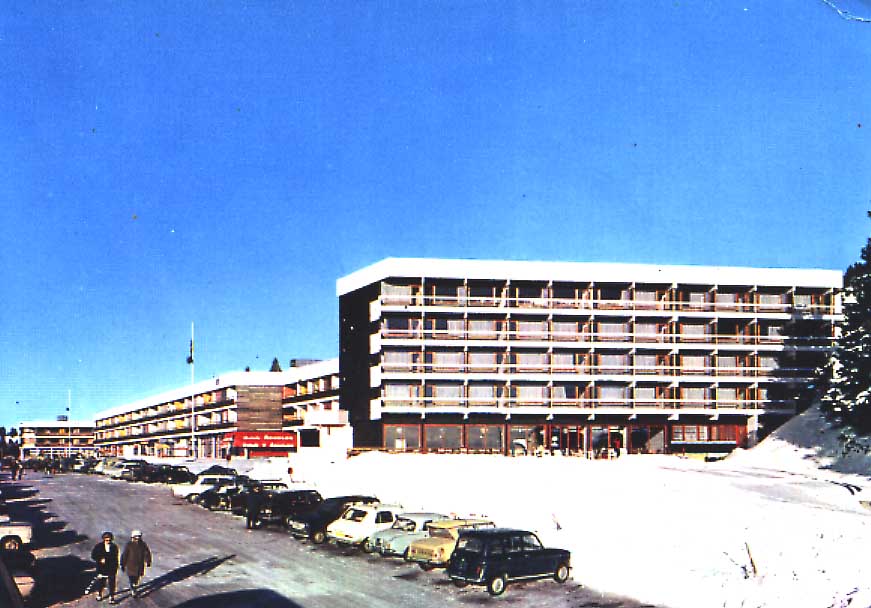 Cpsm Chamrousse (38, Isère) Roche-Berange R. Le Club Hôtel . Voitures - Chamrousse