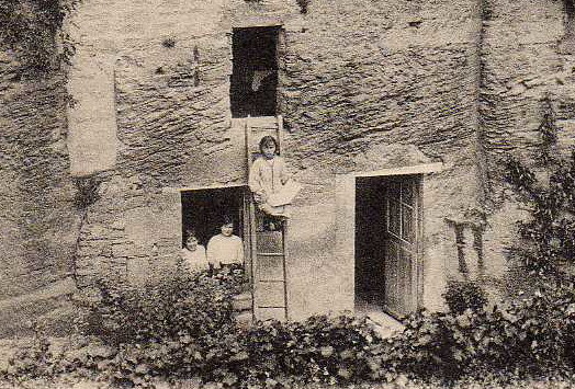 49 DOUE LA FONTAINE Cave D' Habitation, Maison Troglodythe, Animée, Ed Ogeard 20, 1917 - Doue La Fontaine