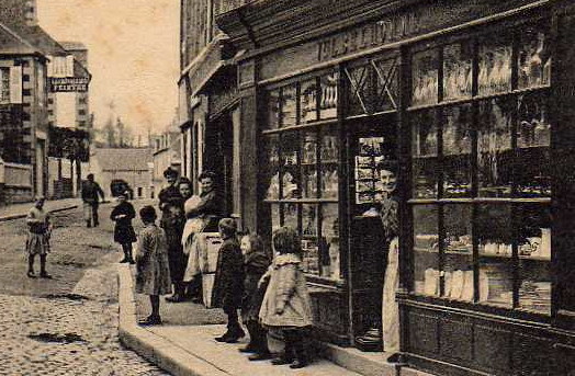 50 VILLEDIEU LES POELES Bourg De L' Abesse, Animée, Commerces, Beau Plan, Ed Tardif, 1916 - Villedieu