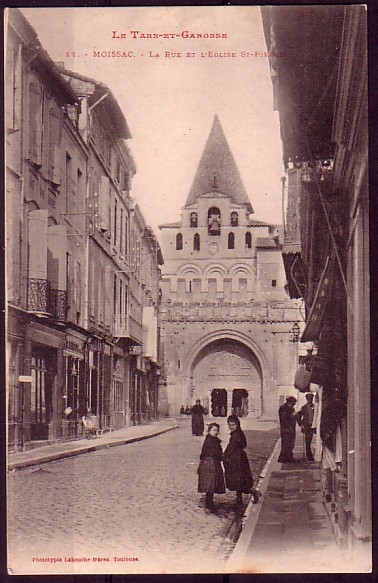 TARN ET GARONNE - Moissac - La Rue Et L'eglise St Pierre - Moissac