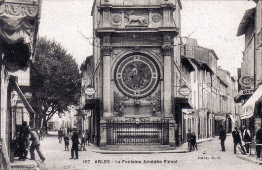 CPA 13 Arles - La Fontaine Amédée Pichot - Animée - Arles