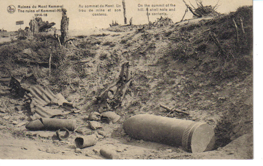 Ruines Du Mont KEMMEL 1914-18  - Au Sommet Du Mont - Un Trou De Mine Et Son Contenu - Heuvelland