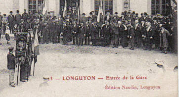 LONGUYON - Entrée De La Gare - Longuyon