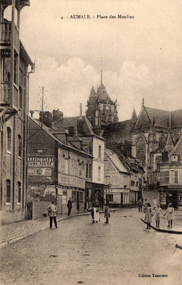76 AUMALE Place Des Moulins, Animée, Commerces, Ed Tourneur 4, 1918 - Aumale