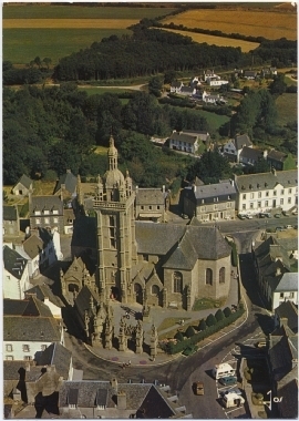 Saint-Thegonnec. Vue Générale De L'église Et Du Placître. - Saint-Thégonnec