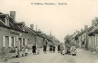 536. En Berry, Thaumiers, Grande Rue - Thaumiers