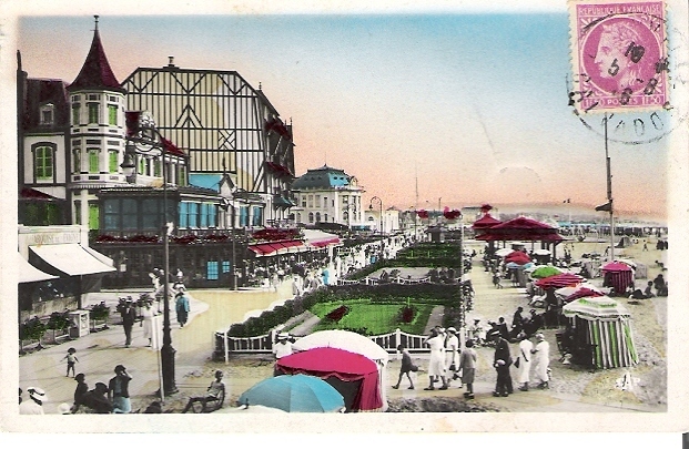 14  TROUVILLE  REINE DES PLAGES  LES PLANCHES VERS L'HOTEL FLAUBERT   N°783 - Trouville