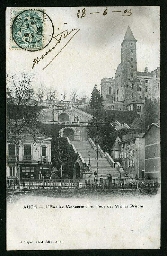 32 - AUCH - L'Escalier Monumental Et Tour Des Vieilles Prisons - Auch