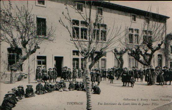 CPA De TOURNON - Vue Intérieure Du Cours Libre De Jeunes Filles. - Tournon