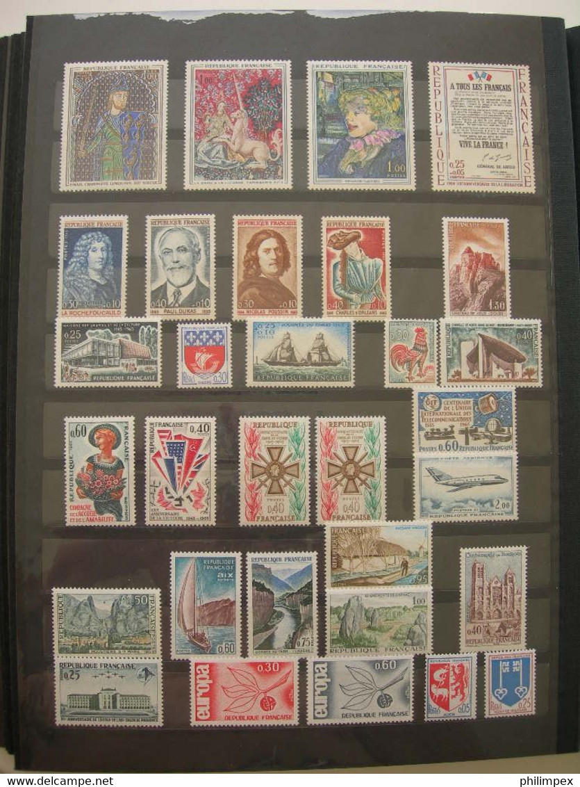 FRANCE - VERY NICE COLLECTION NEVER HINGED IN STOCK BOOK NEVER HINGED **!