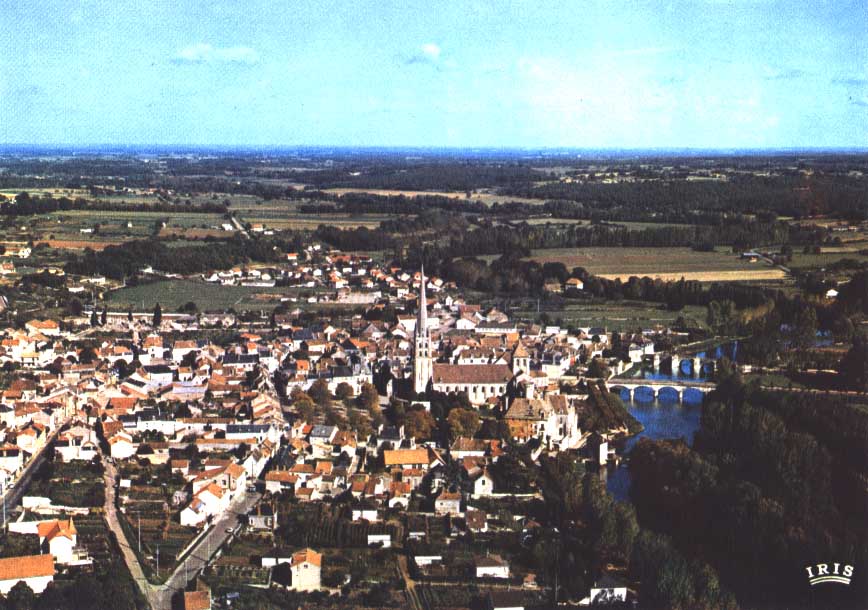 Cpsm St Savin (86, Vienne) Vue Générale , Datée 1974 - Saint Savin