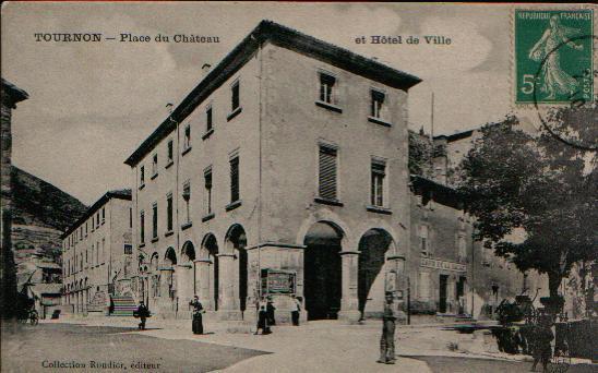 CPA De TOURNON - Place Du Château Et Hôtel De Ville. - Tournon