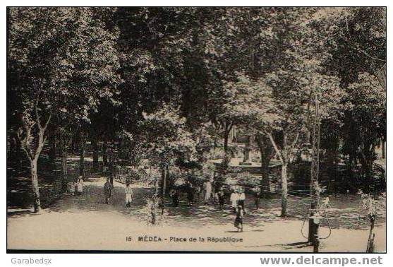 Carte Postale Ancienne De MEDEA : Place De La République. - Médéa