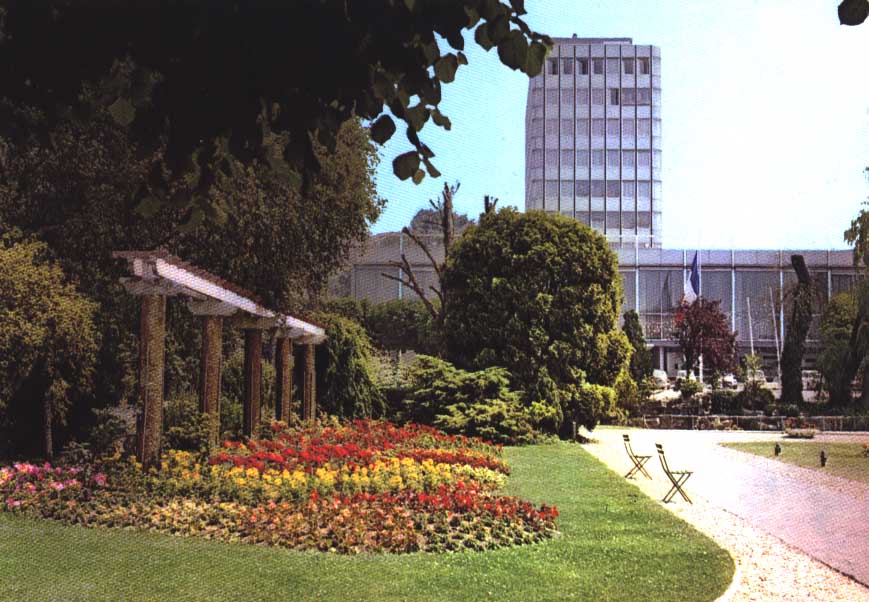 Cpsm Rosny-sous-Bois (93, Seine St Denis) Mairie, Square - Rosny Sous Bois