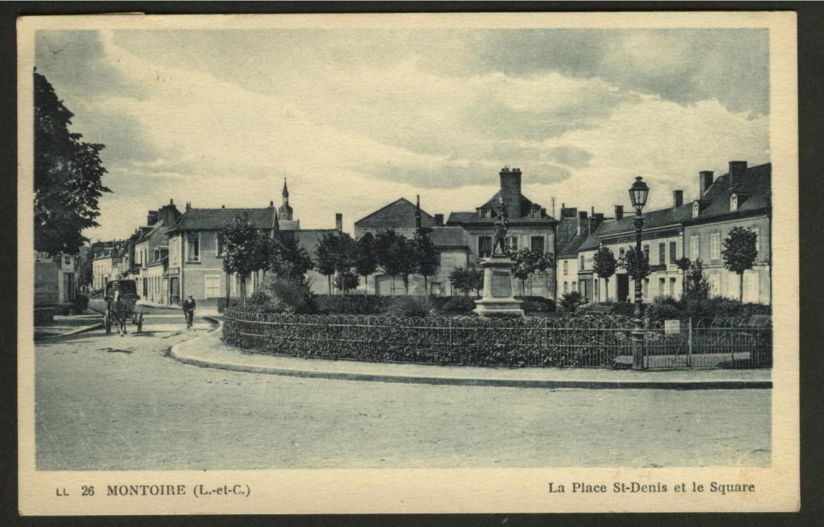 FRANCE MONTOIRE    La Place Saint-Denis Et Le Square - Voyagée En 11/1949  (n° 11 H Deguise) - Montoire-sur-le-Loir