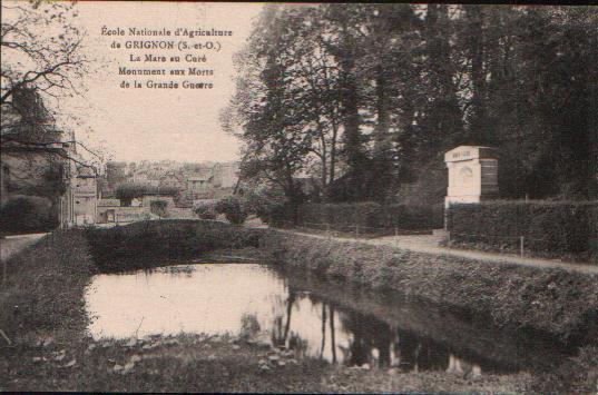 CPA De GRIGNON - Ecole Nationale D'Agriculture. La Mare Au Curé. Monument Aux Morts De La Grande Guerre. - Grignon