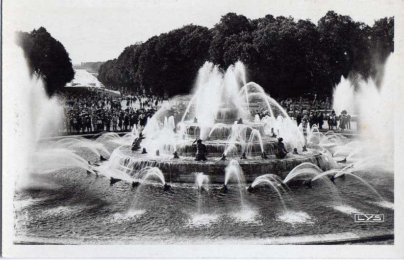 VERSAILLES--Le Bassin De Latone  (grandes Eaux)--animée----cpsm N°215 éd LYS à Versailles - Versailles (Château)