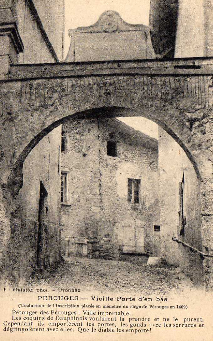 01 PEROUGES Vieille Porte D´en Bas, Ed Vialatte, 192? - Pérouges