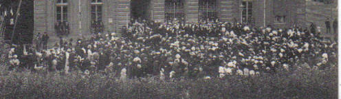 LONGUYON - Le Festival - La Chorale De Verdun Sur La Place De L´Hôtel De Ville - Longuyon