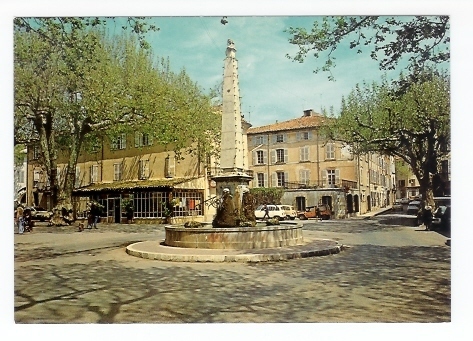 Aups: La Place Et Sa Fontaine (05-5273) - Aups