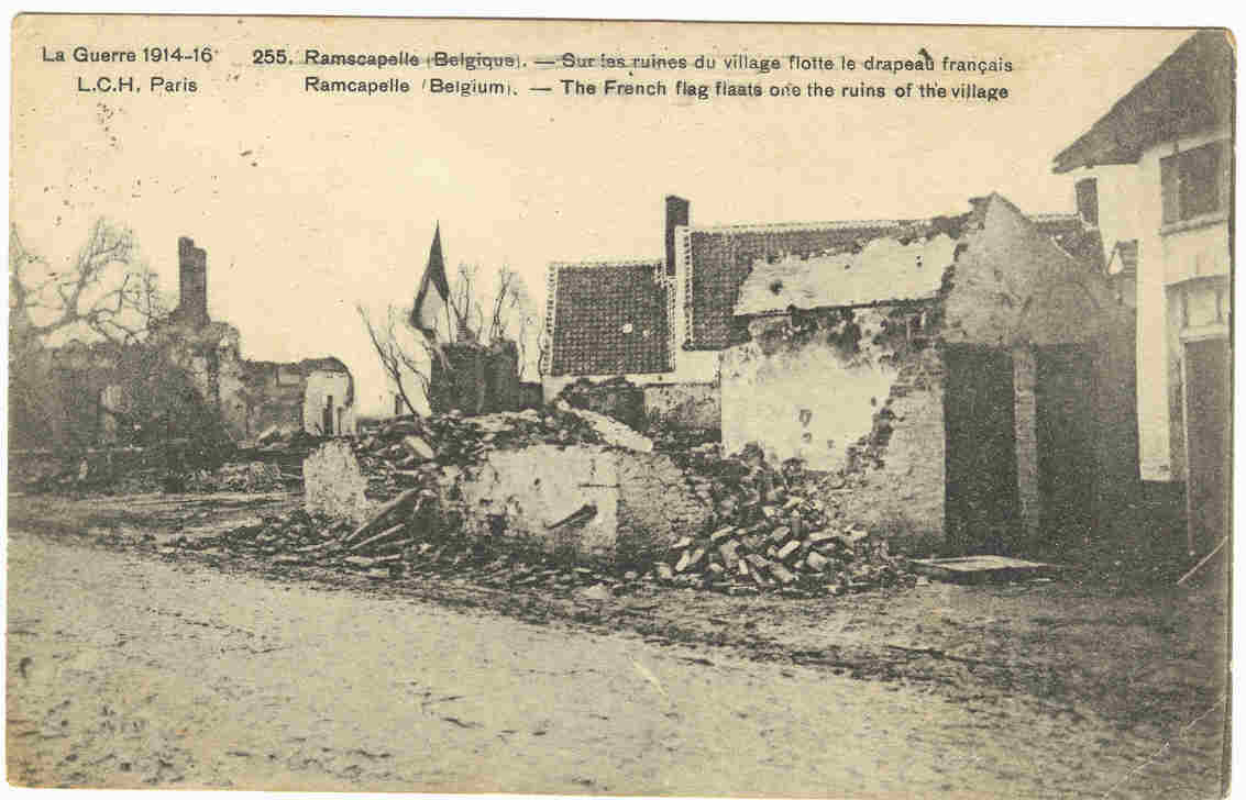 RAMSCAPPELLE  -  SUR LES RUINES DU VILLAGE FLOTTE LE DRAPEAU FRANCAIS - Diksmuide