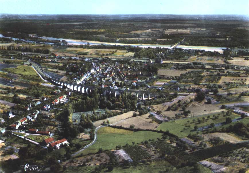 Cpsm Sancerre (18, Cher) Vue Générale Aérienne . Viaduc Et St Satur . Edit Cim. Années 60 - Sancerre