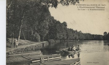 FORGES LES EAUX - L'établissement Thermal - Le Lac - Forges Les Eaux