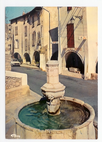 Roquebrune Sur Argens: Les Portiques Et La Fontaine, Presse (05-5507) - Roquebrune-sur-Argens