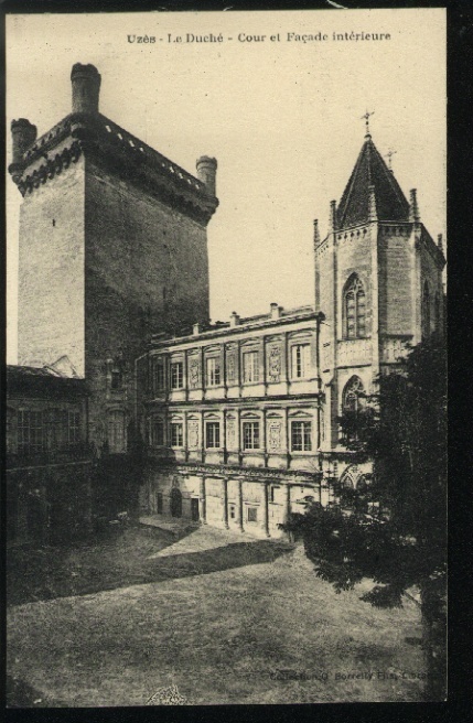 30 Dép. Uzès.- Le Duché - Cour Et Façade Intérieure. Col.G.Borrelly Fils,Uzès - Uzès