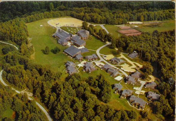 HERBEUMONT SUR SEMOIS : Village LOISIRS ET VACANCES LES FOURCHES Vue Aérienne - Herbeumont