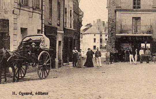 49 DOUE LA FONTAINE Place D' Orleans, Animée, Commerces, Pharmacie, Tabac, Ed Ogeard 12, 1916 - Doue La Fontaine