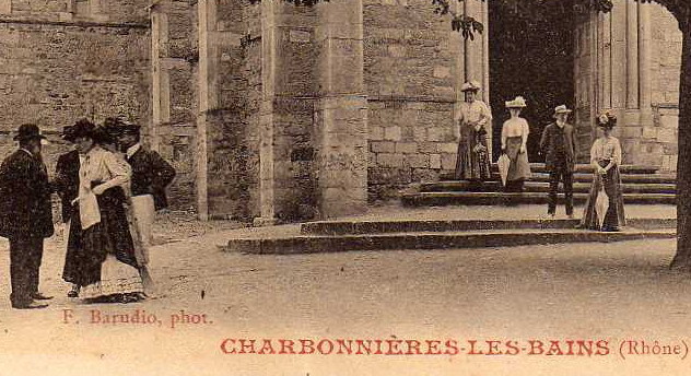 69 CHARBONNIERES LES BAINS Place De L' Eglise, Un Dimanche, Animée, Automobile, Ed Barudio, 190? - Charbonniere Les Bains