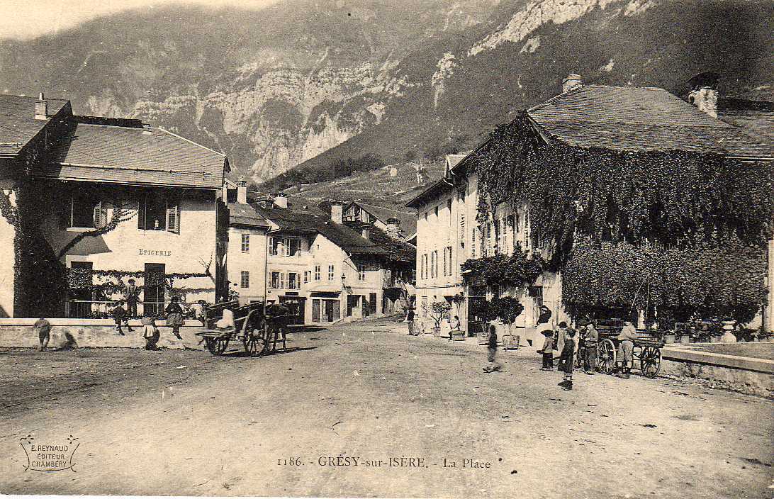 73 GRESY SUR ISERE Place, Animée, Epicerie, Ed Reynaud 1186, 1906 - Gresy Sur Isere