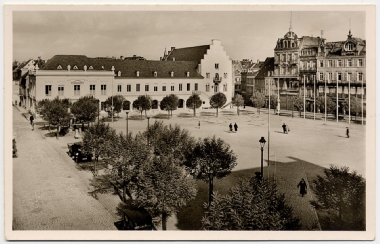 Landau. Marktplatz Mit Sparkasse. - Landau