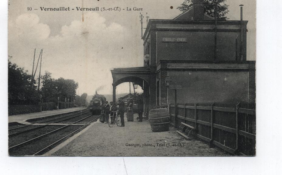 78 - VERNOUILLET   VERNEUIL - LA GARE- Train VAPEUR -VOIE FERREE-animation Cycliste N°10 GEOGET Photo - Vernouillet