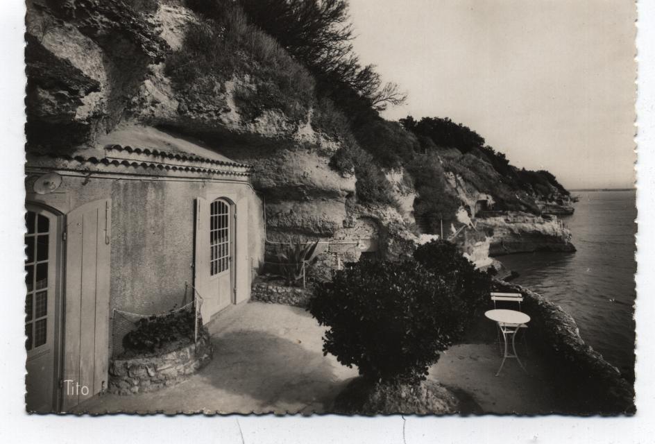 17 - MESCHERS - LES GROTTES DE MATATA- TERRASSES PECHERIEE -SM Dentelée -n&b N°5- Années60) - Meschers