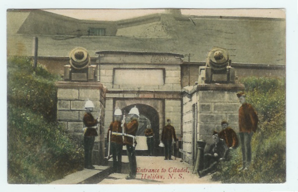 CPA Canada Halifax Entrance To Citadelle Avec Belle Animation écrite Non Timbrée Datée De 1906 Bon état - Halifax