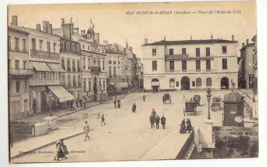 F1546 - MONT De MARSAN - Place Le L'Hôtel De Ville - Mont De Marsan