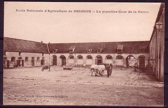 YVELINES - Ecole Nationale D'agriculture De Grignon - La Premiere Cour De La Ferme - Grignon