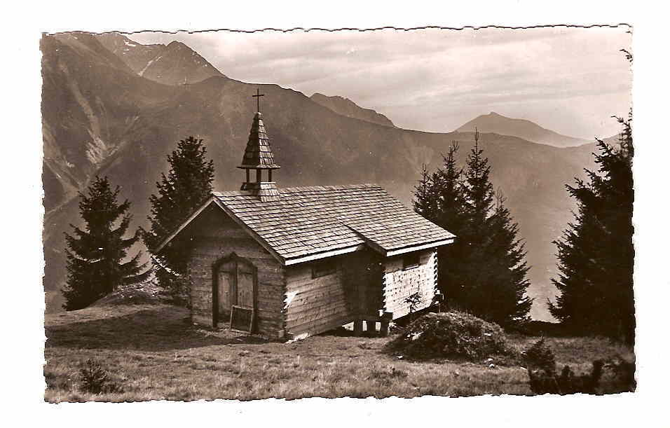 LES HOUCHES - Chapelle De Merlet. Au Fond, Le Col De Voza. - Les Houches