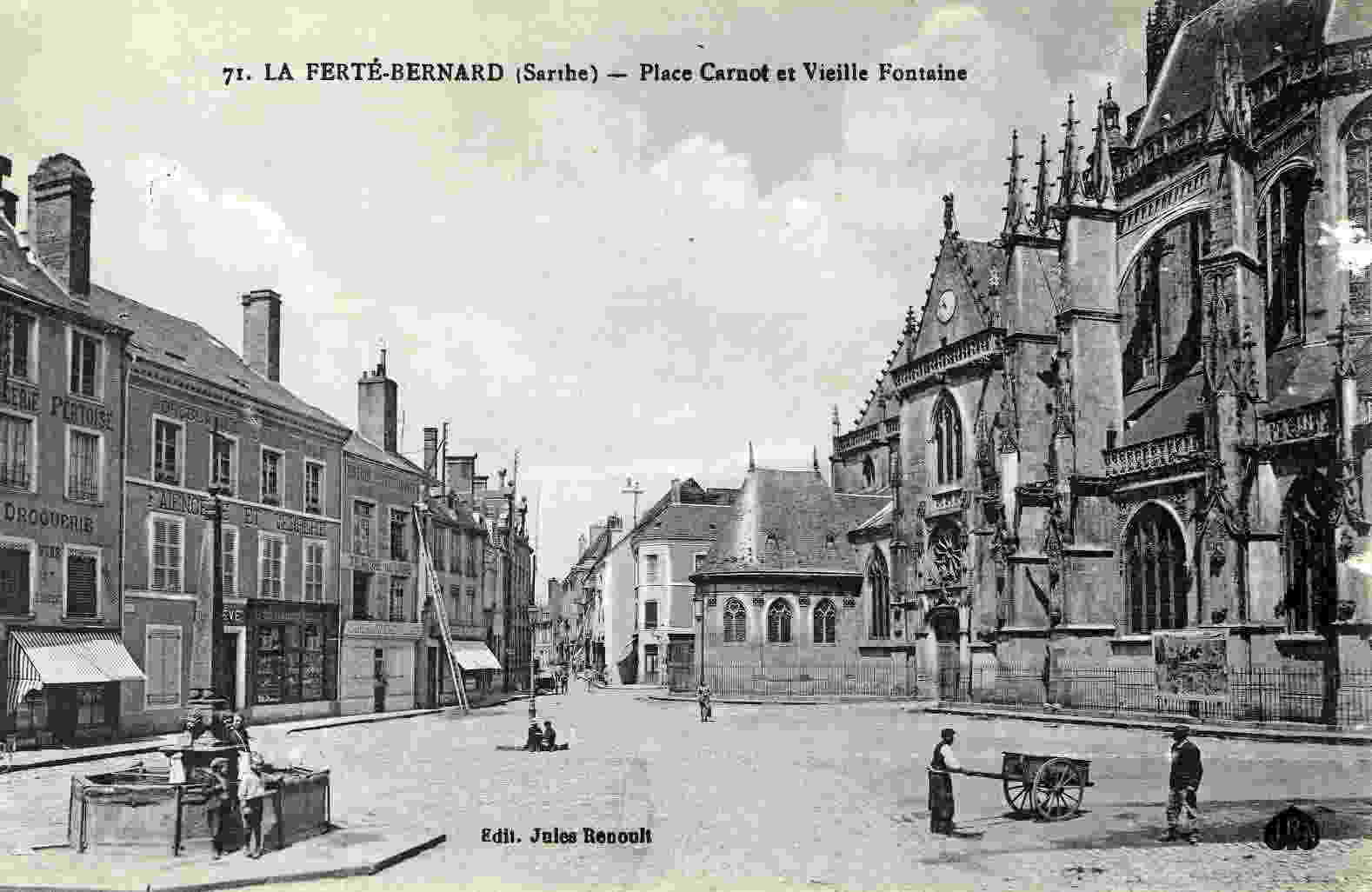 LA FERTE-BERNARD - Place Carnot - La Ferte Bernard