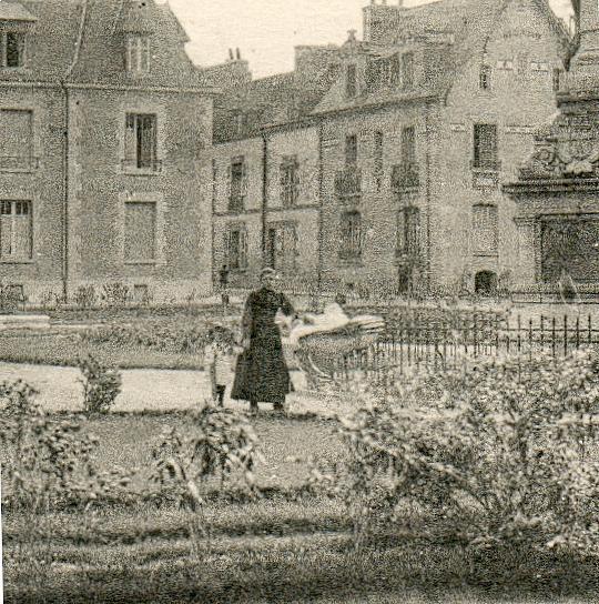 Bretagne Pittoresque - Pontivy - Square De La Fédération (petite Animation) - Pontivy