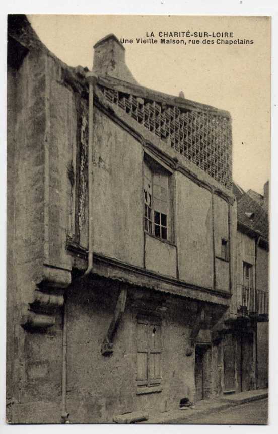 Réf 66  - LA CHARITE SUR LOIRE - Vieille Maison, Rue Des CHAPELAINS - La Charité Sur Loire