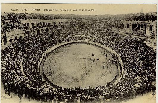 Tauromachie Nimes Interieur Des Arenes Un Jour De Mise A Mort - Regional Games