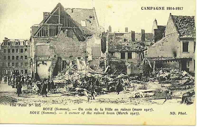80 ROYE Un Coin De La Ville En Ruines Très Animé ( Mars 1917 ) - Roye